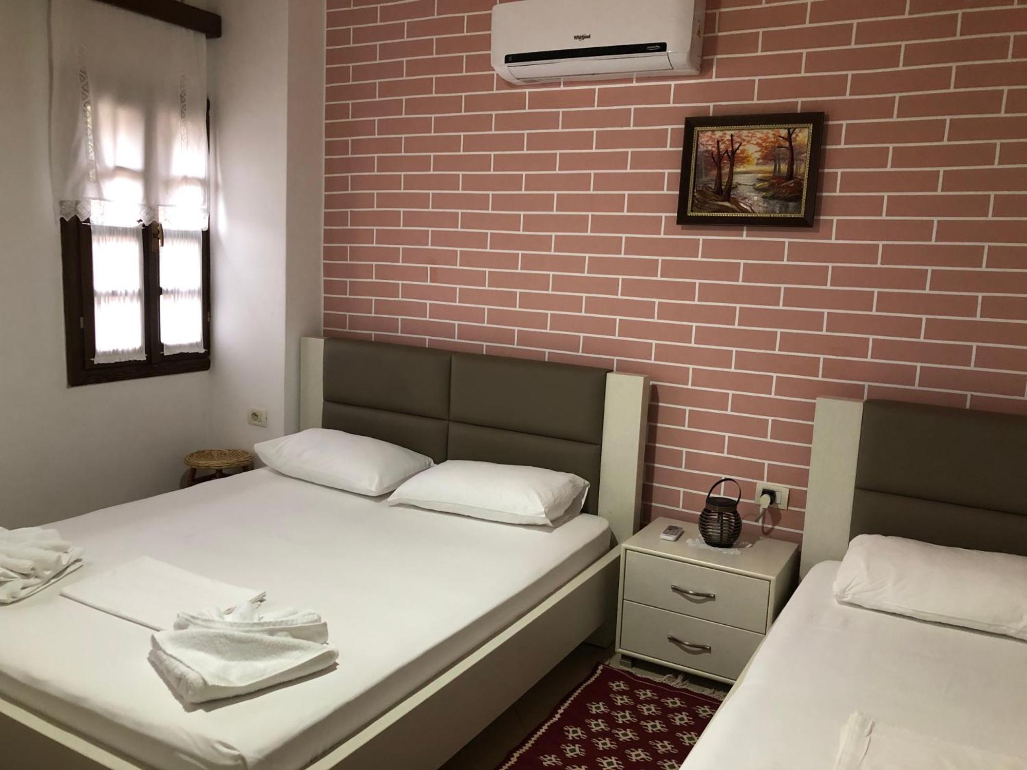 Dhimitri'S Guest House Berat Exterior foto