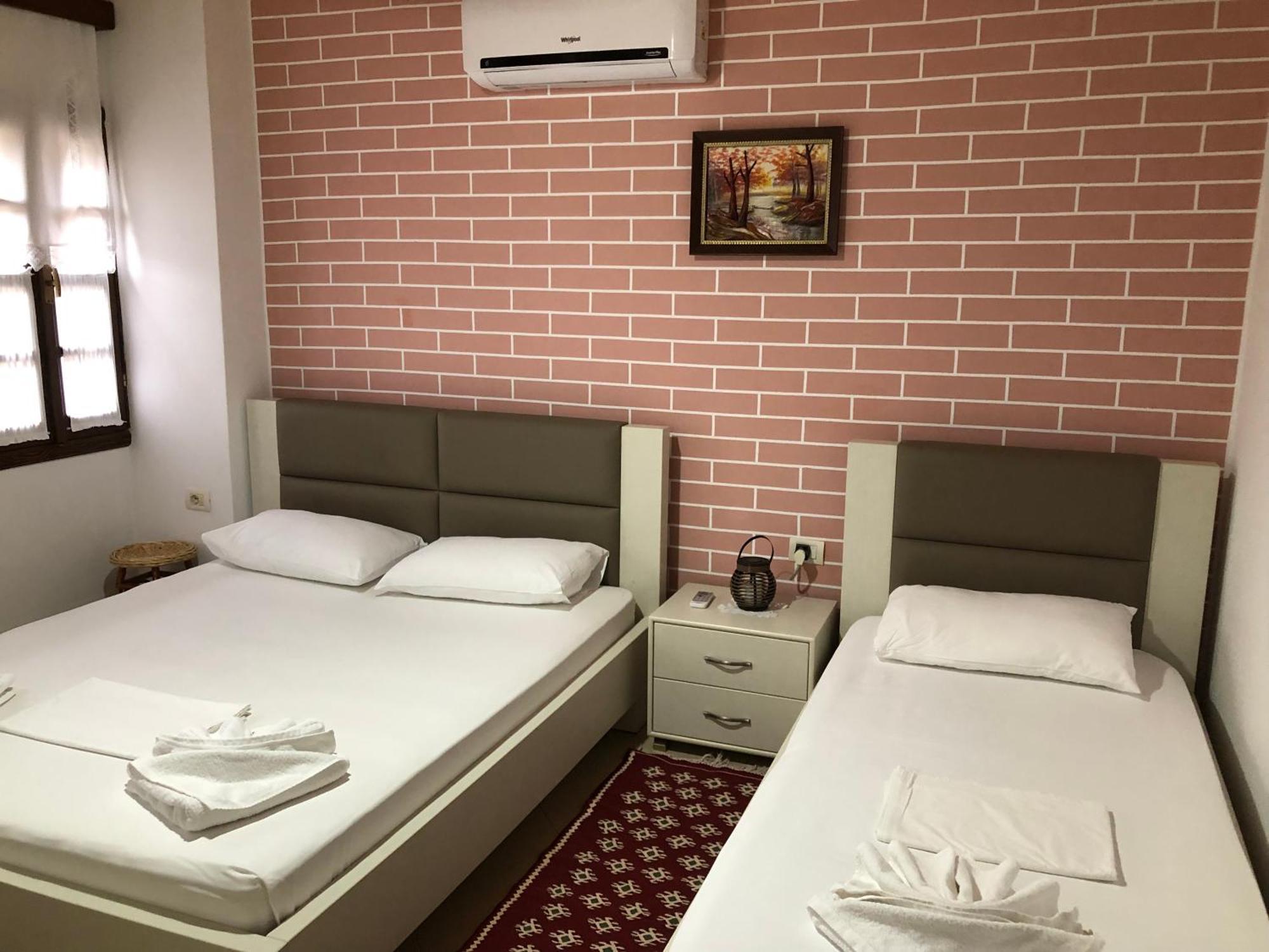 Dhimitri'S Guest House Berat Exterior foto