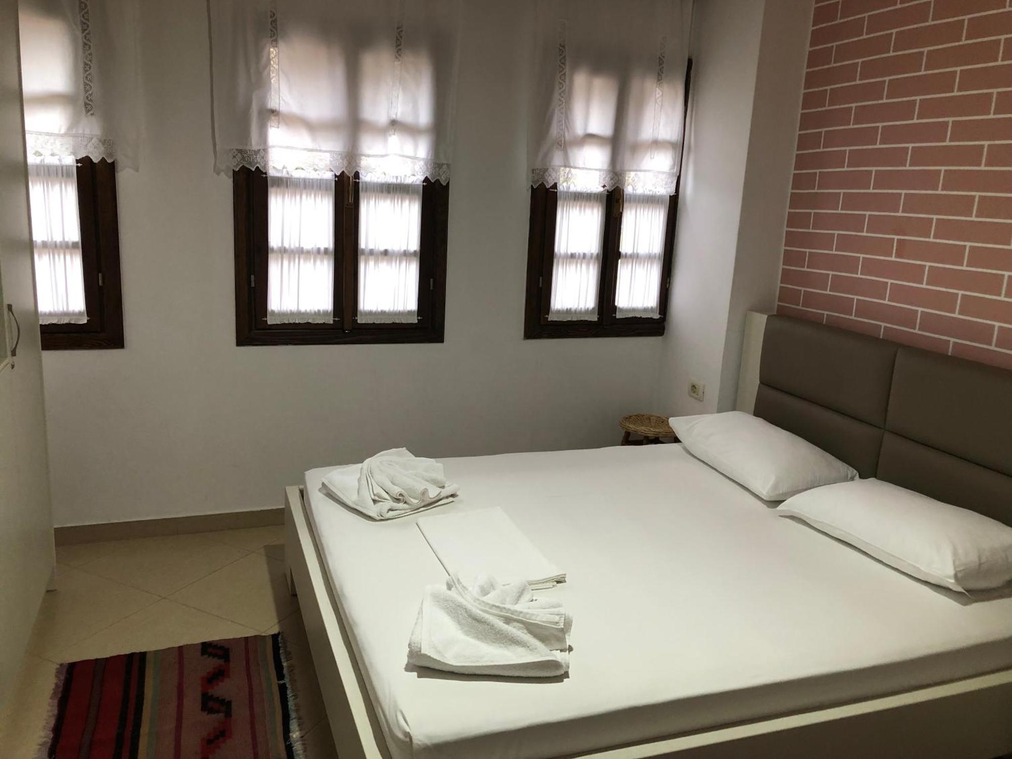 Dhimitri'S Guest House Berat Exterior foto